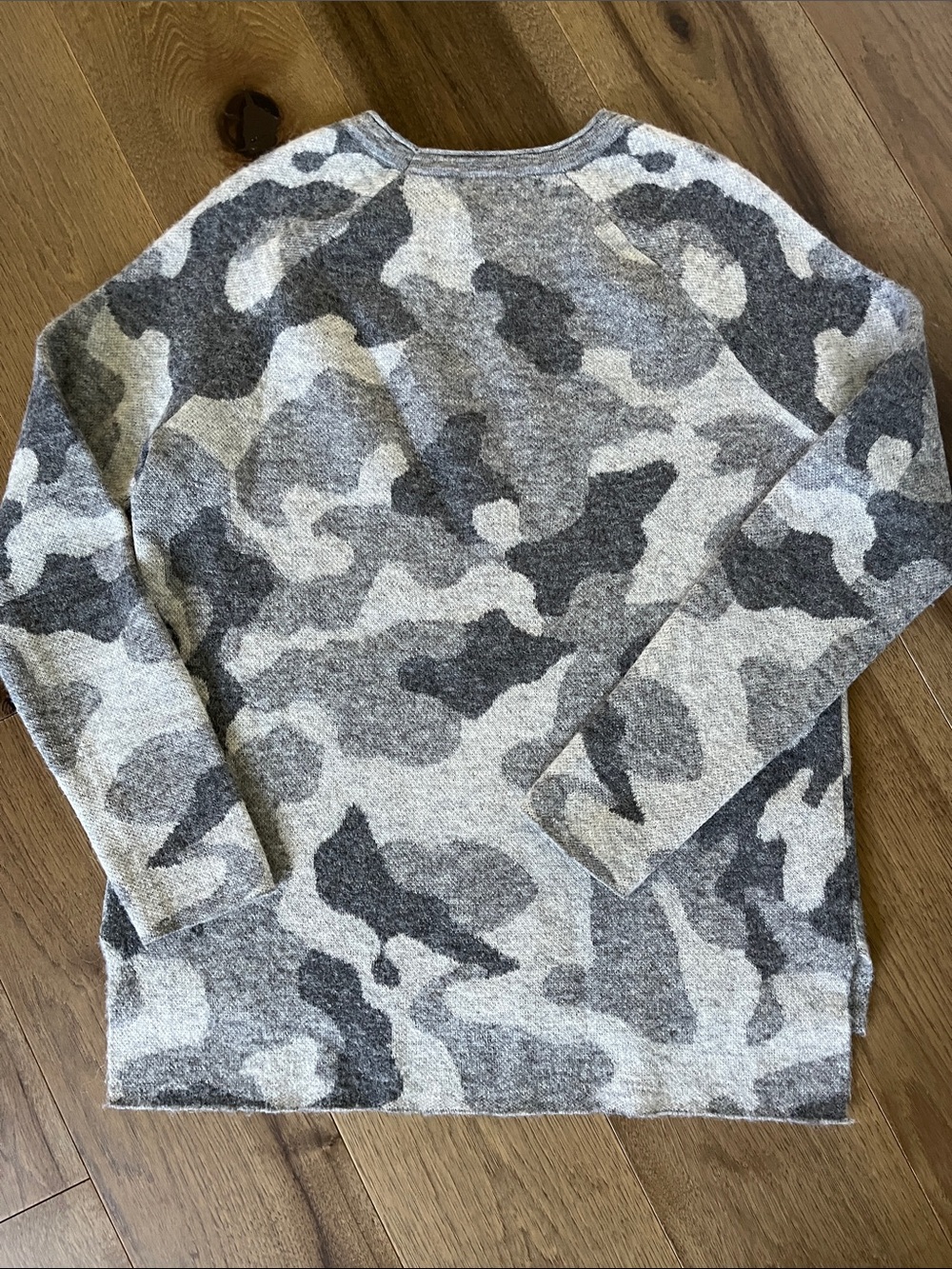 Athleta Undercover Gray Camo Crewneck Sweater - Size S - NWOT - Picture 6 of 7